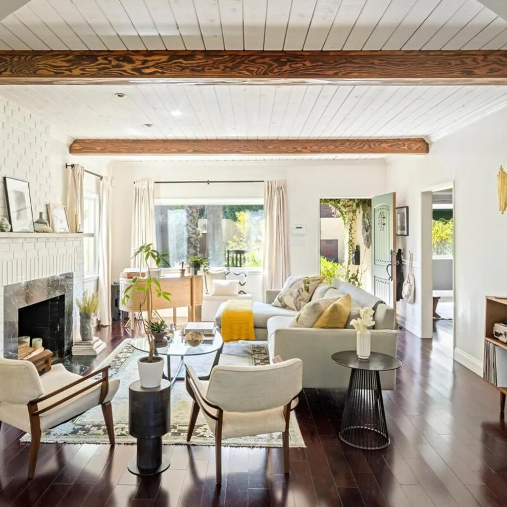 Photograph of The Whitley Heights Sweet Escape With Jacuzzi and parking