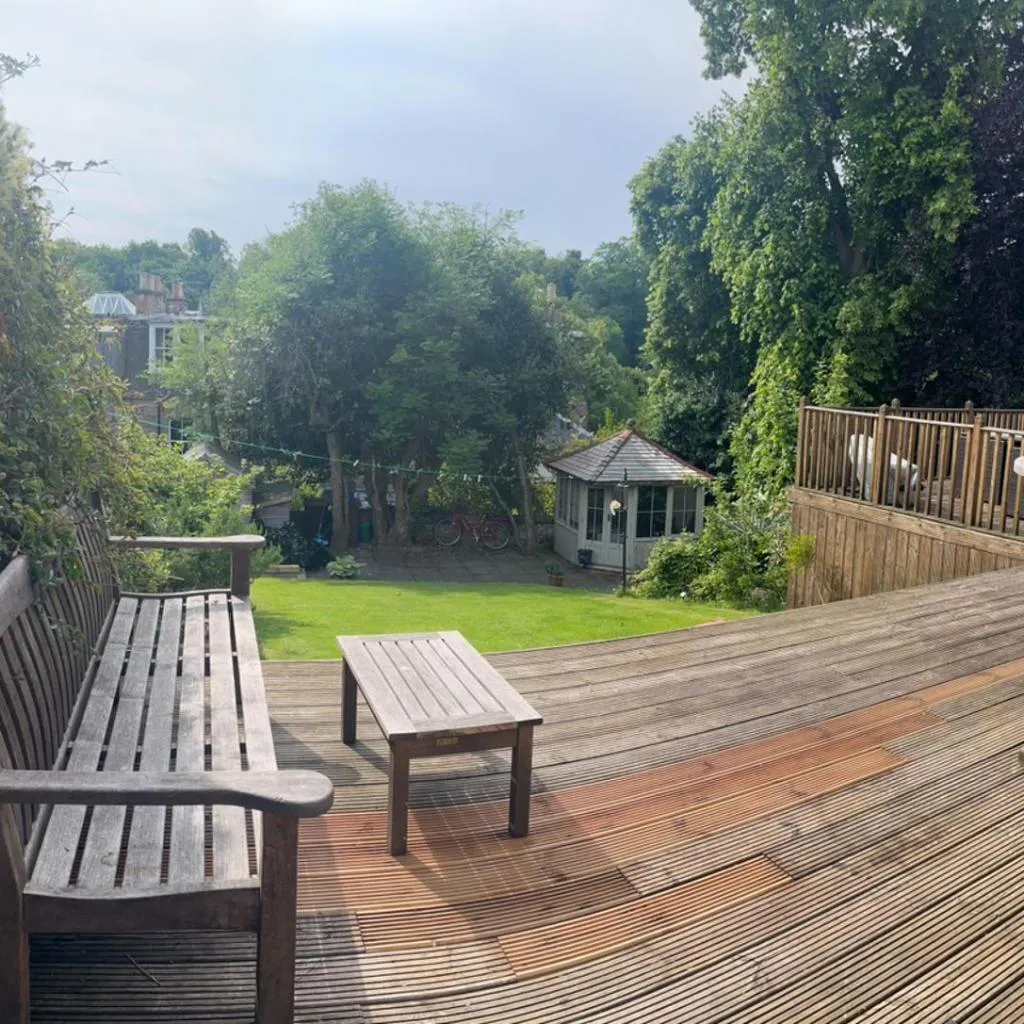 Photograph of Small Private Guest cabin in lush green Dean area of Edinburgh
