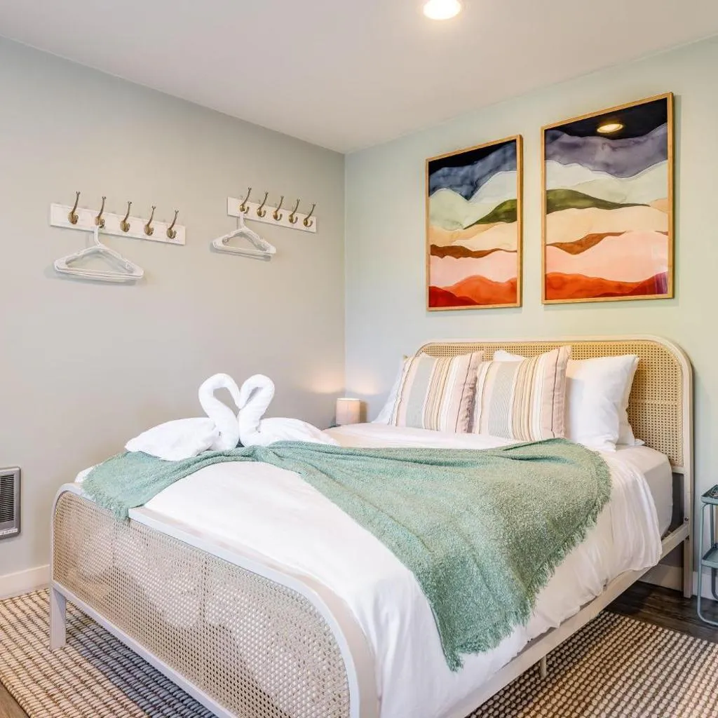 Photograph of Perch - Ballard Cozy