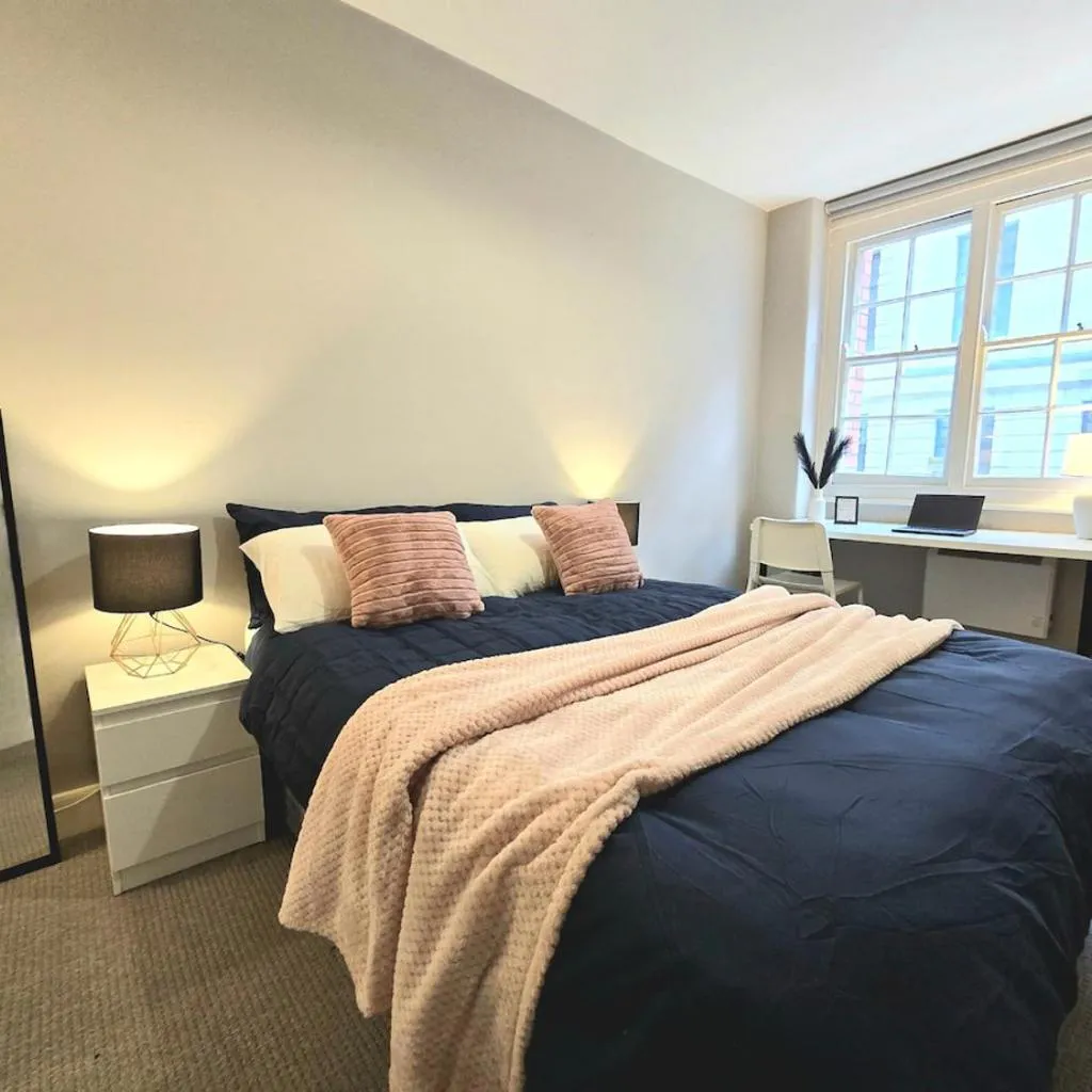 Photograph of 2BR Gem Stylish & Spacious Kings Cross Flat