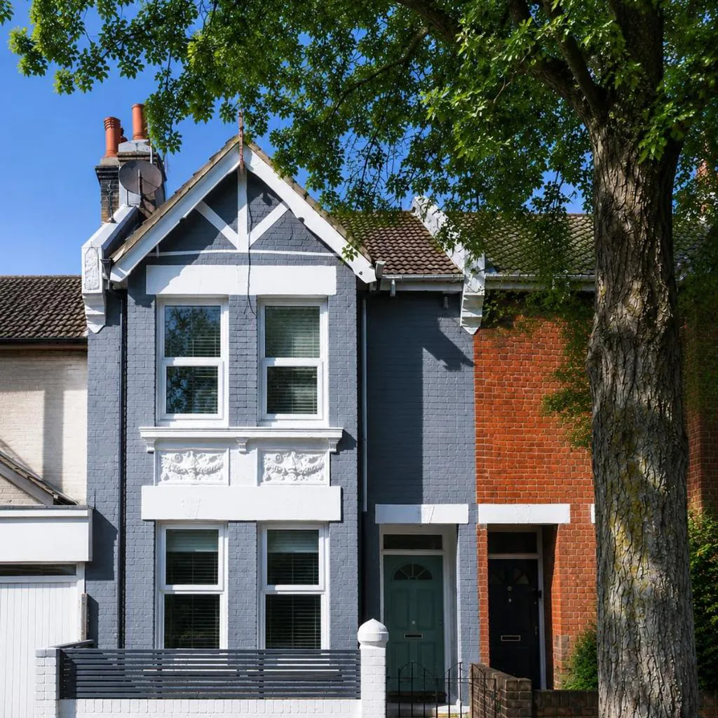 Photograph of Beautiful & Spacious 4 Bedroom Central Home