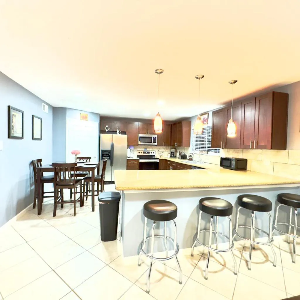 Photograph of Spacious Home Sleeps 12 Ideal for Groups