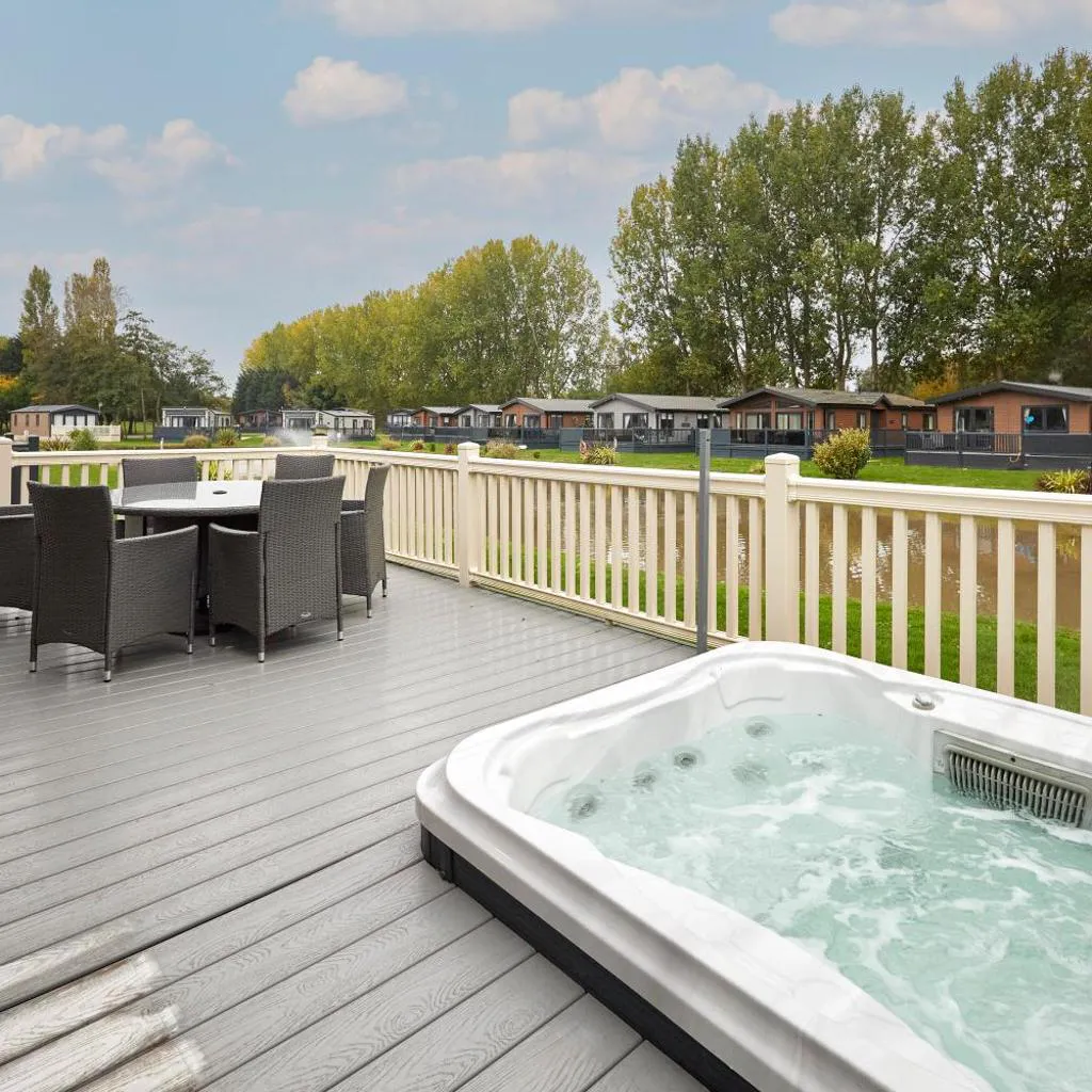 Photograph of Waters Edge Lodge with Hot Tub