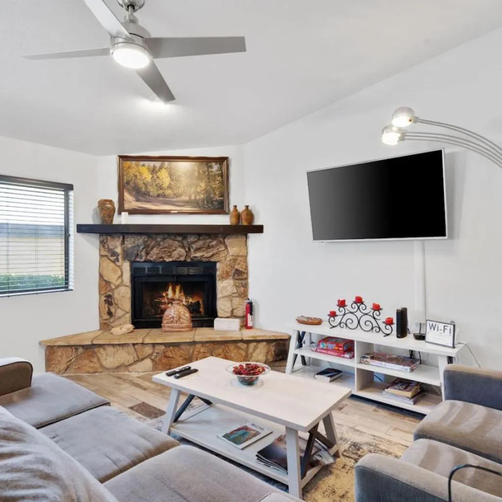 Photograph of Sedona Airbnb - Sedona Golf, Pool and Hot tub by Bell Rock-Views