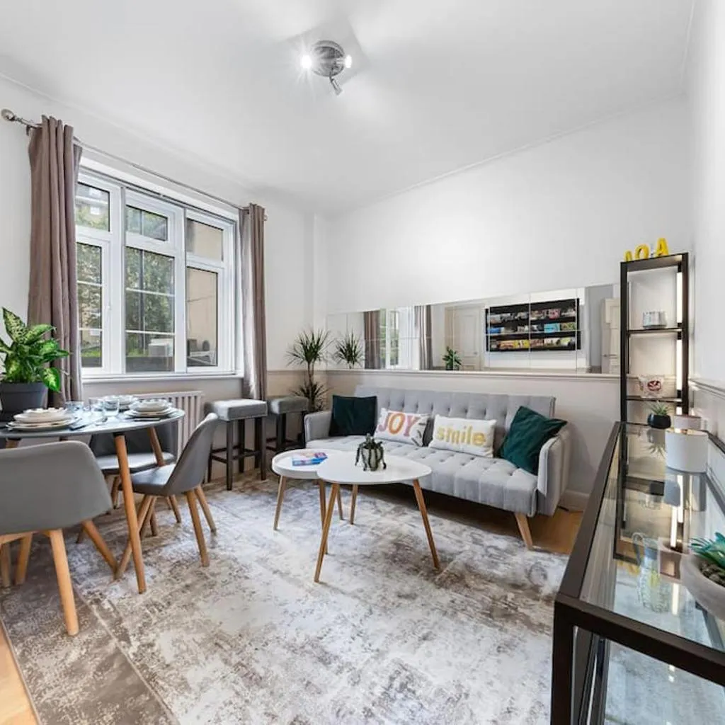 Photograph of Brand New 3 Bedroom flat in Central London
