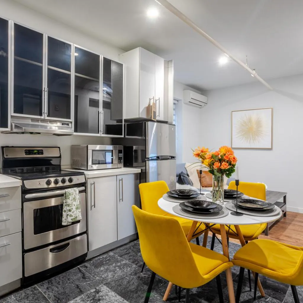 Photograph of Charming 1BDR – Prime Location on Bishop St