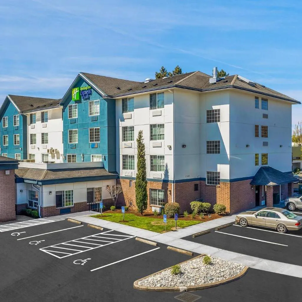 Photograph of Holiday Inn Express Hotel & Suites Portland - Jantzen Beach by IHG