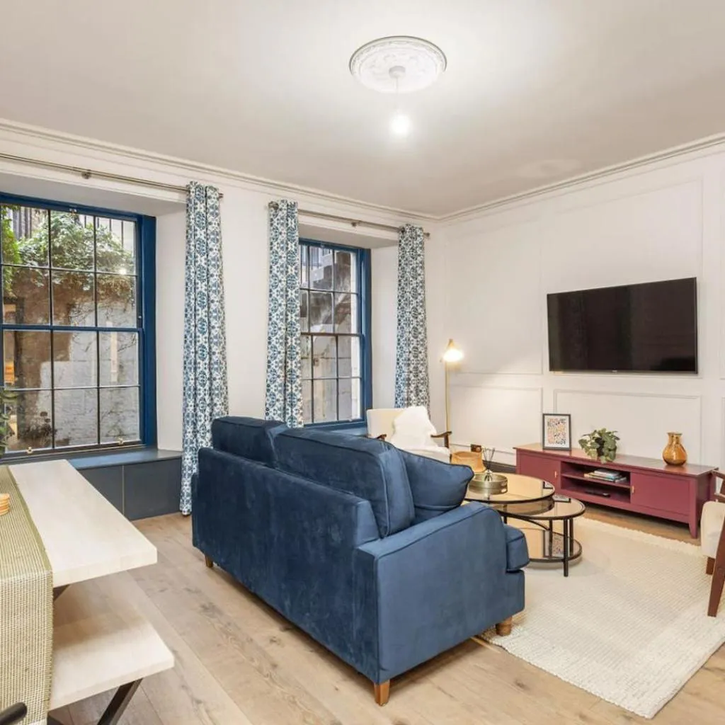 Photograph of Traditional 1 Bed, City Centre, Edinburgh