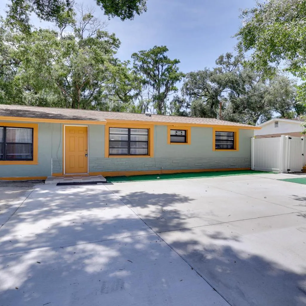 Photograph of Tampa Group Escape: 3 Units Near Downtown