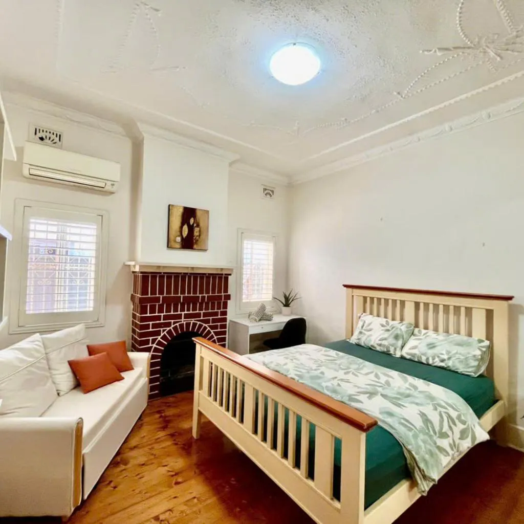 Photograph of Relaxed Cosy Beach Room Close to Airport