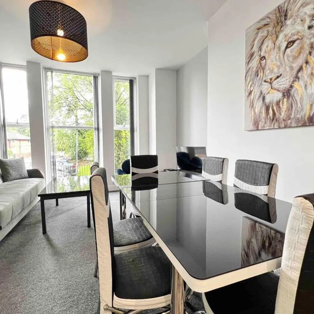 Photograph of FREE PARKING - Cosy 2-BR Flat near Salford Royal