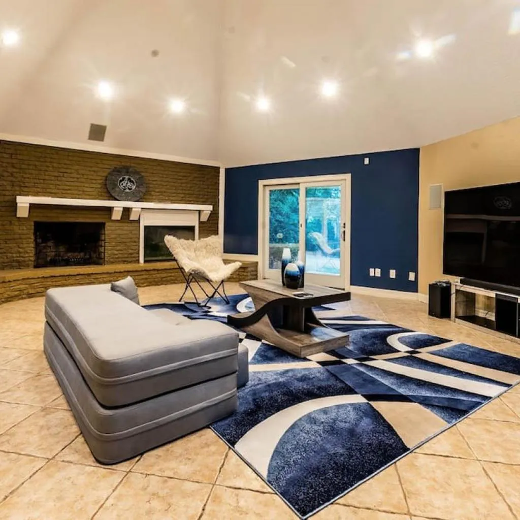 Photograph of Huge 6 Bedroom with Pool, Spa, 85 Inch TV, Game Room