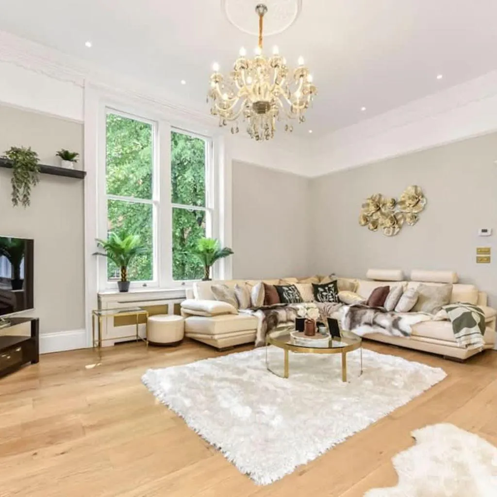 Photograph of Deluxe 5 Bedroom in Holland Park
