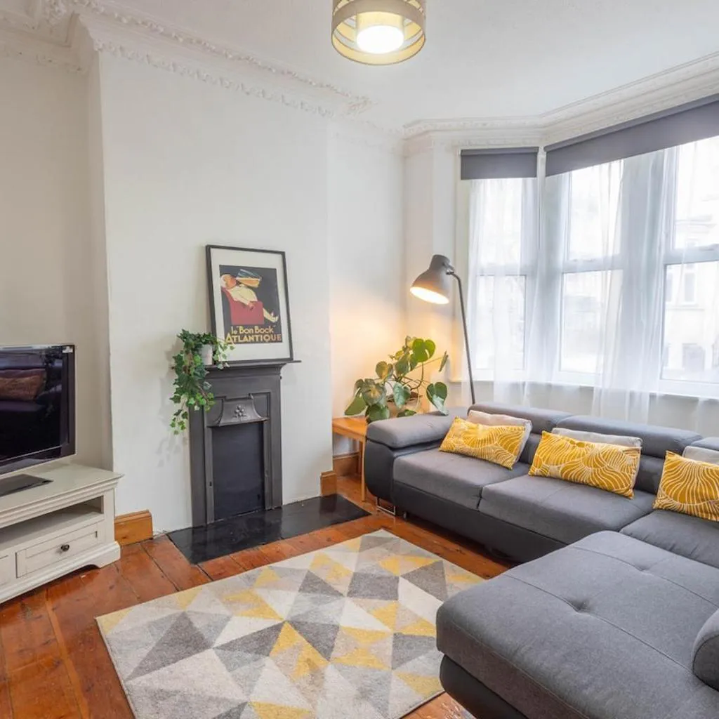 Photograph of Large House, Garden, 3 Bedrooms