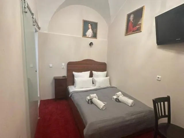Photograph of DATRI Petite Suite 8