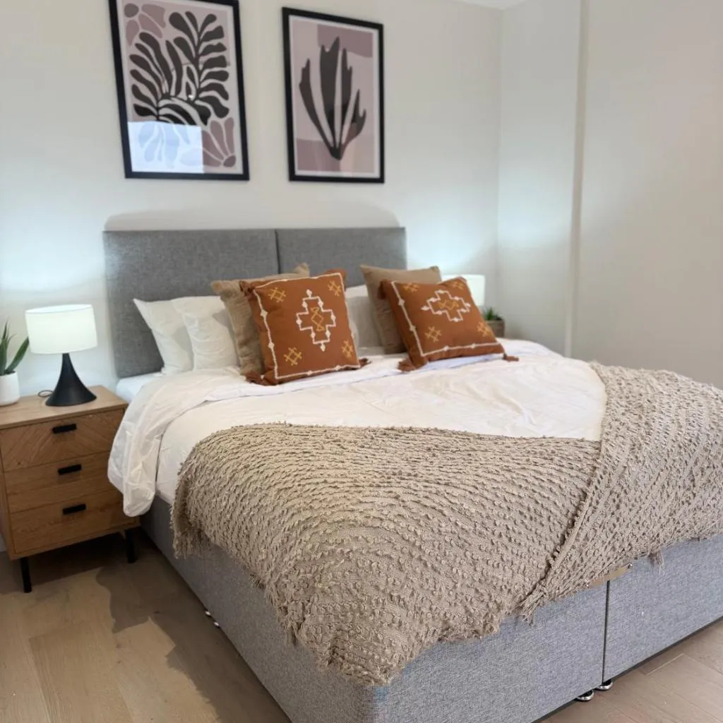 Photograph of Canada Water Suite - 1 bedroom flat - Rotherhithe
