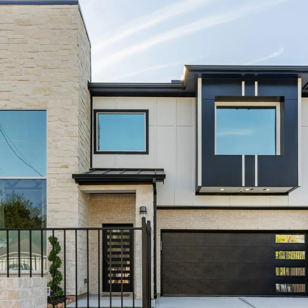Photograph of Houston 3 bedroom house with garage parking