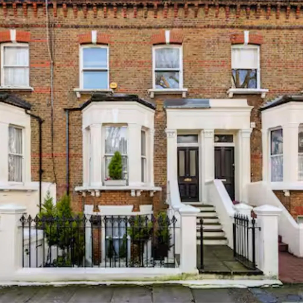 Photograph of Bright Maida Vale Flat near Shops Transport Links