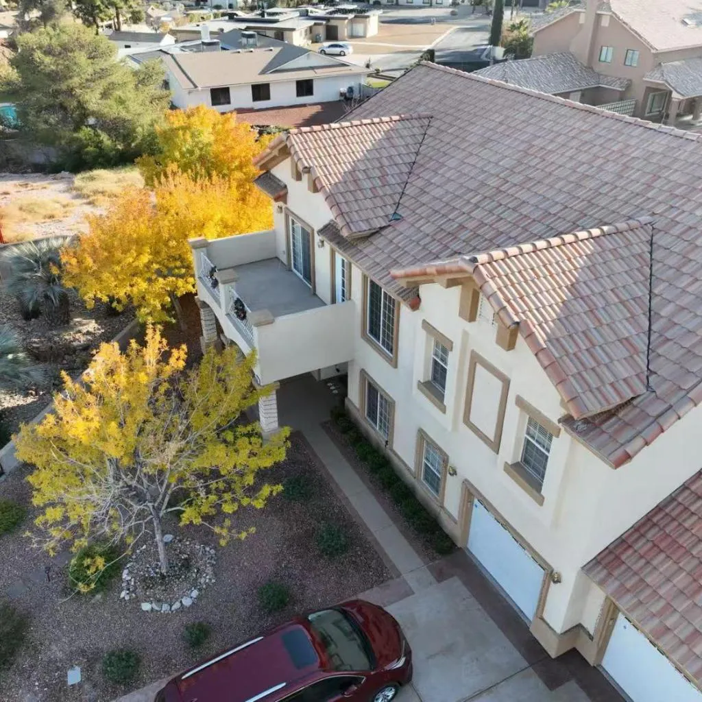 Photograph of Luxury Vegas estate with a swimming pool, a basket ball court & close to Strip
