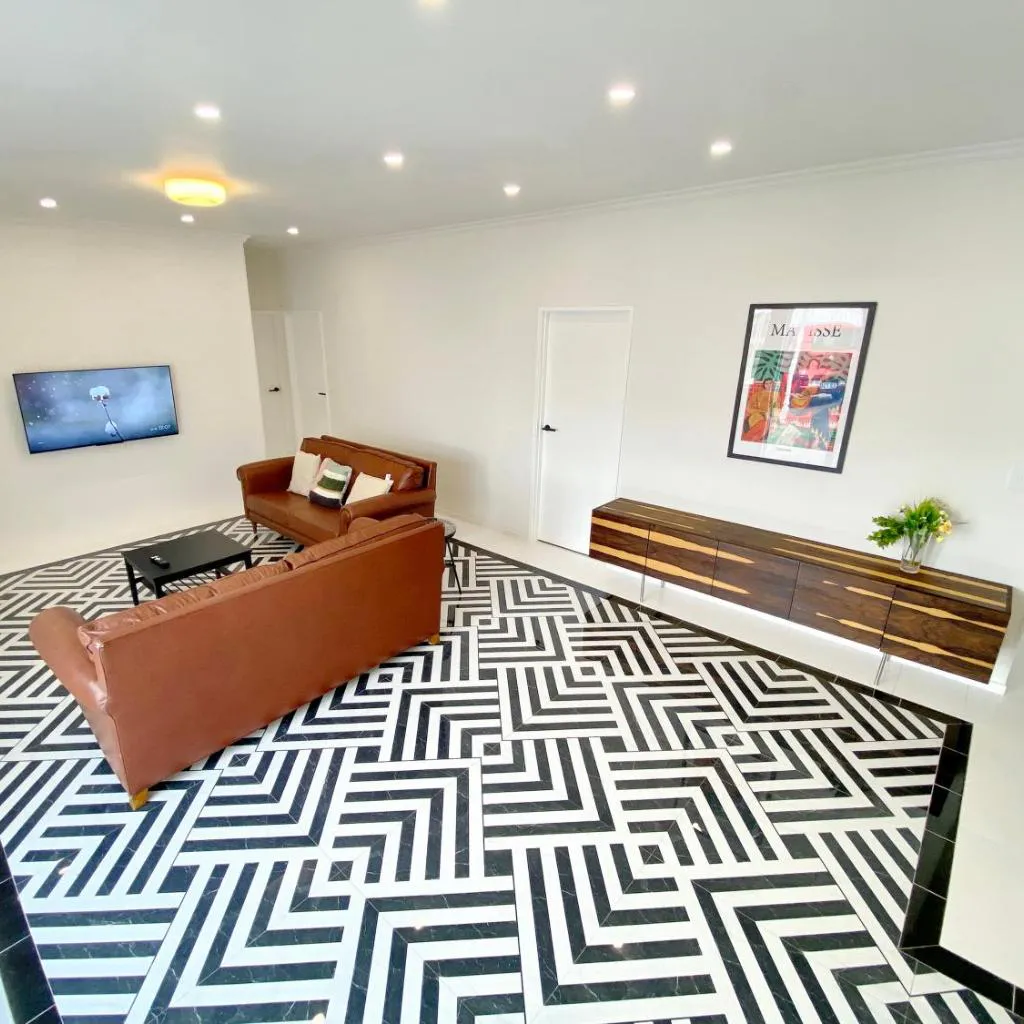 Photograph of 6mins to airport Large Family House