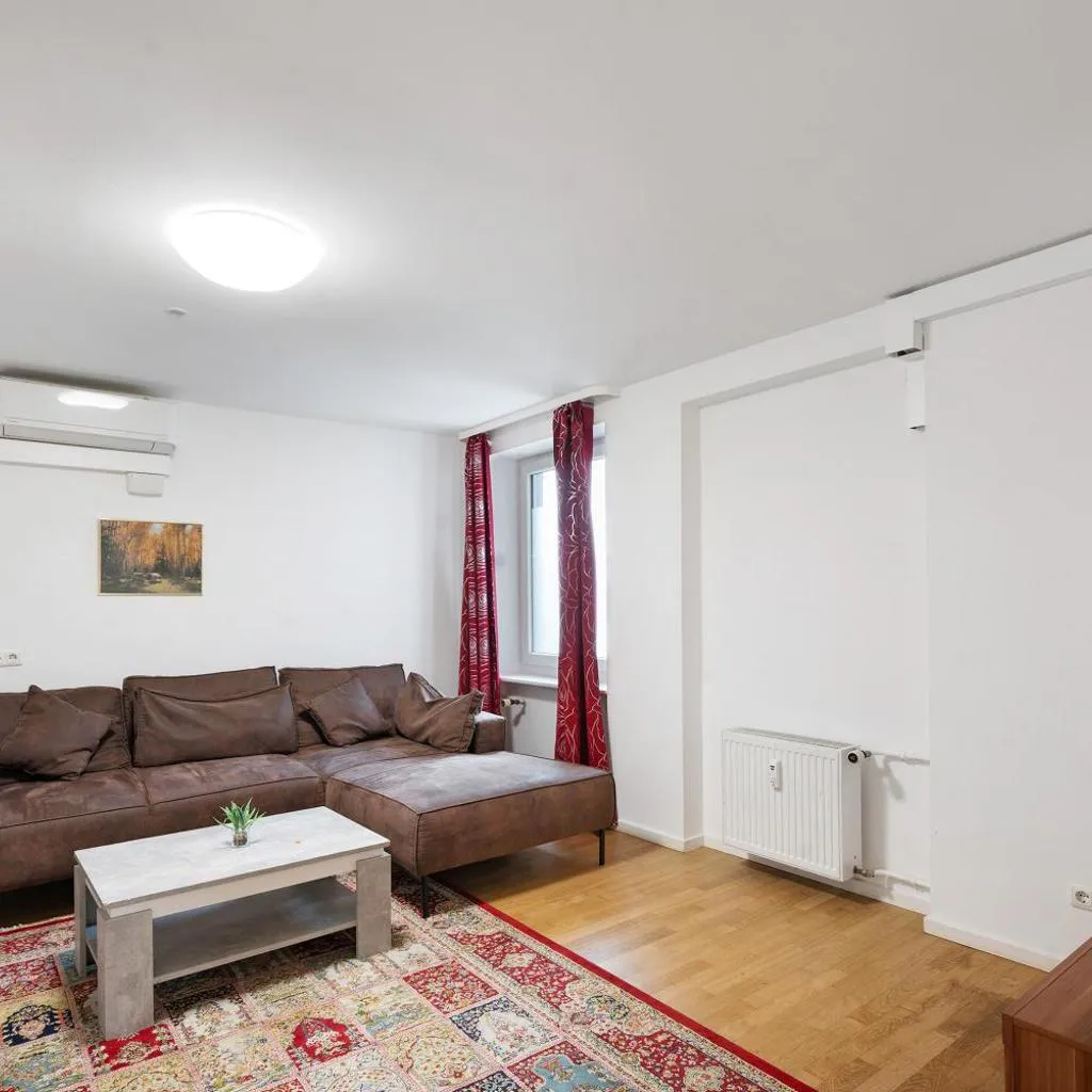 Photograph of Aldars Urban Grand Suite No.15