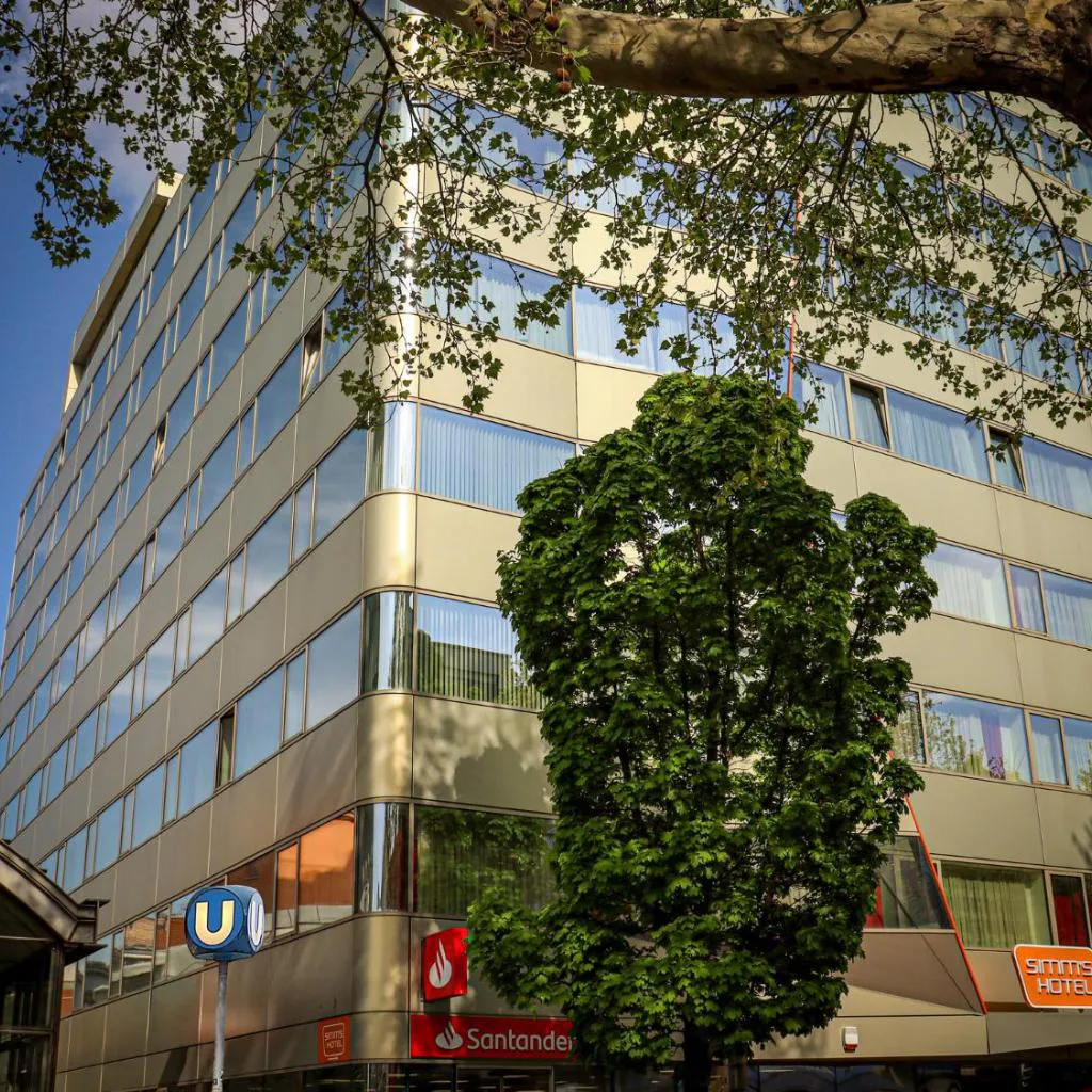 Photograph of Simm's Hotel - cityhotel next to Metro U3
