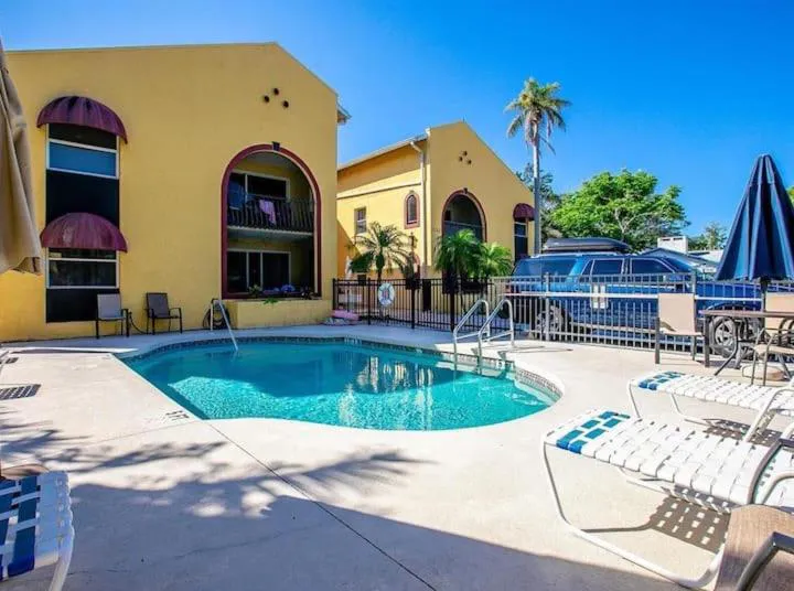 Photograph of 2bed/2bath Condo next to Siesta Key ~A Hidden Gem