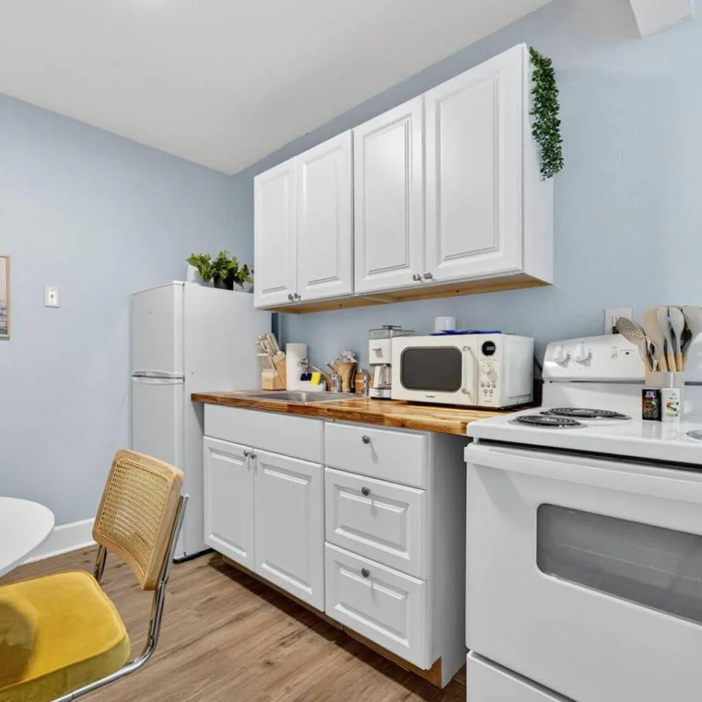 Photograph of Unit 19 Tiny Haven Unwind in Pensacola
