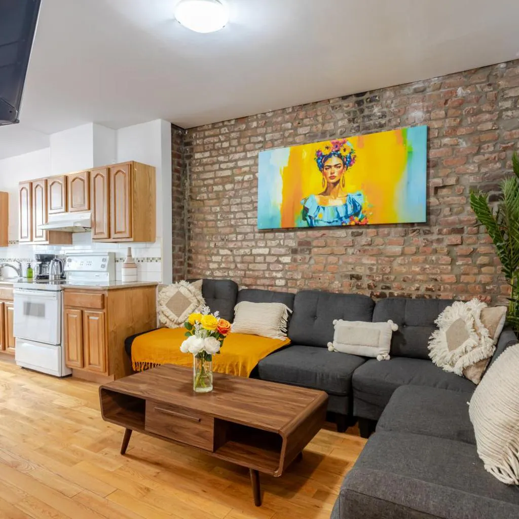 Photograph of Elegant 4 Bedroom residence in downtown MTL