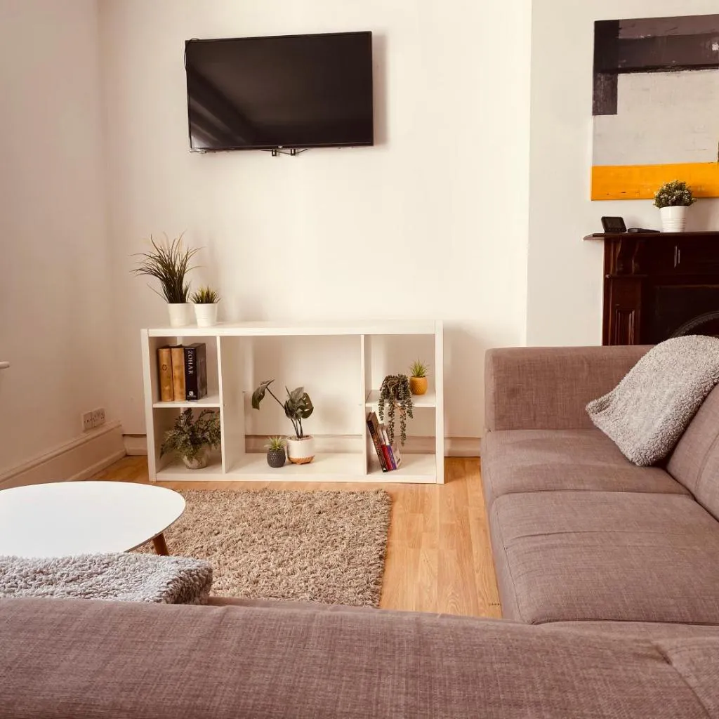 Photograph of Iconic Location 3 Bed 2 Bath Flat near Regents Park
