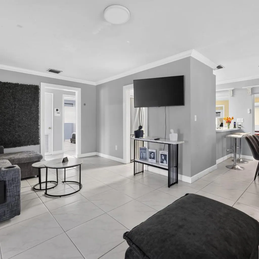 Photograph of Tropical Yard near Las Olas, sleeps 10 home