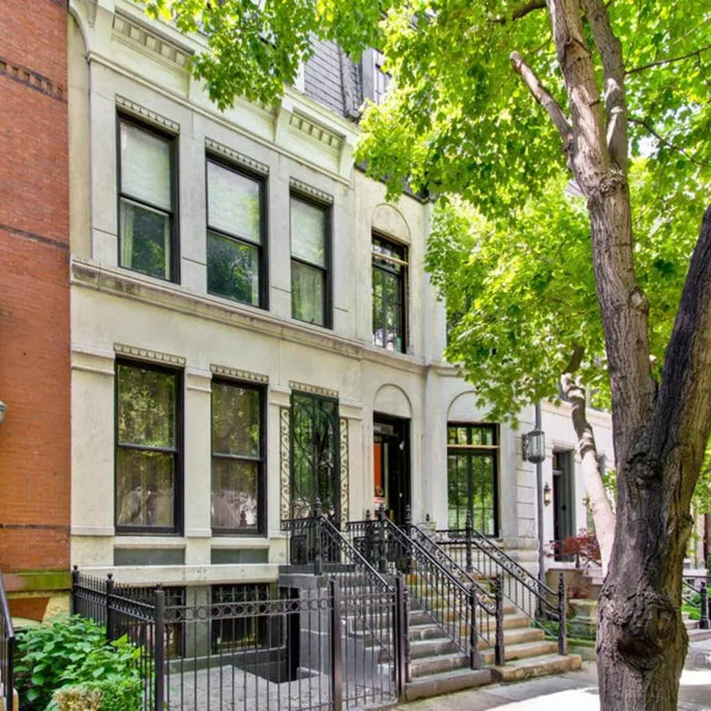 Photograph of Historic luxury Townhouse in Downtown Chicago