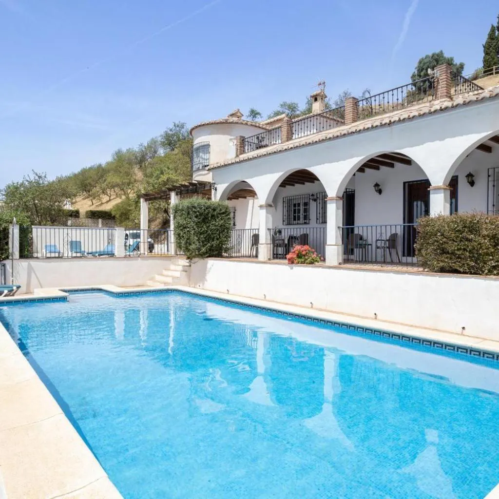 Photograph of Villa Málaga con Piscina Vallada, Barbacoa y hermosas vistas by AndaraHolidays