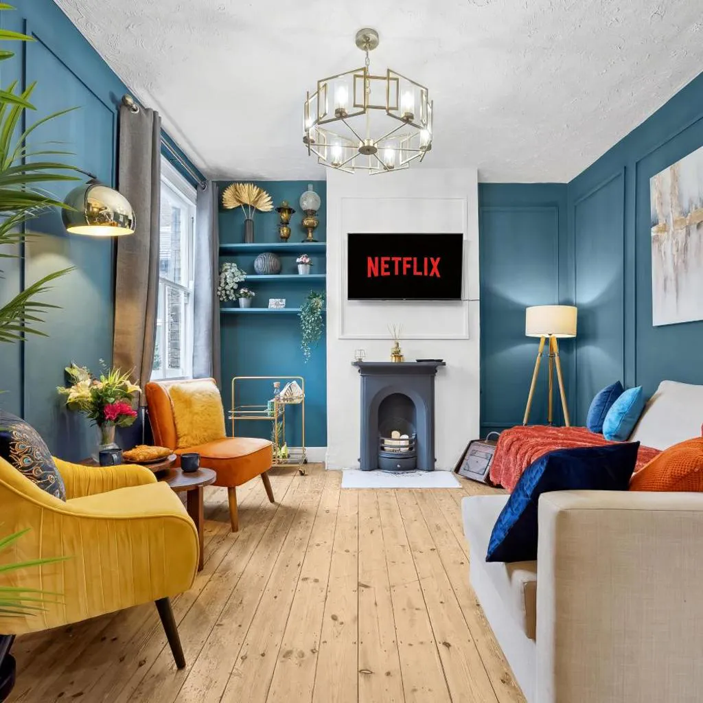 Photograph of Stylish Edwardian Escape in Southwark 3 bedroom Maisonette by Gold Stays