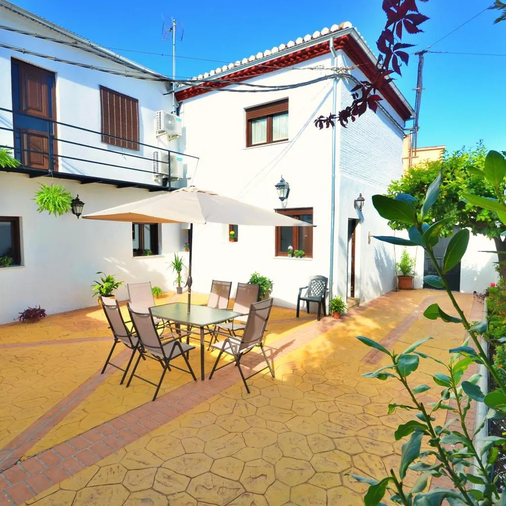 Photograph of Casa Limon Patio y Parking