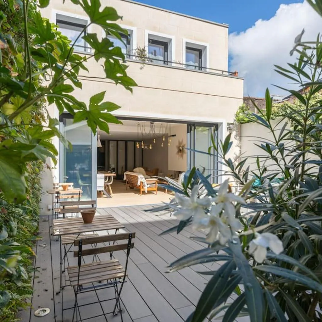 Photograph of Maison d’hôtes, terrasse & jacuzzi en plein centre