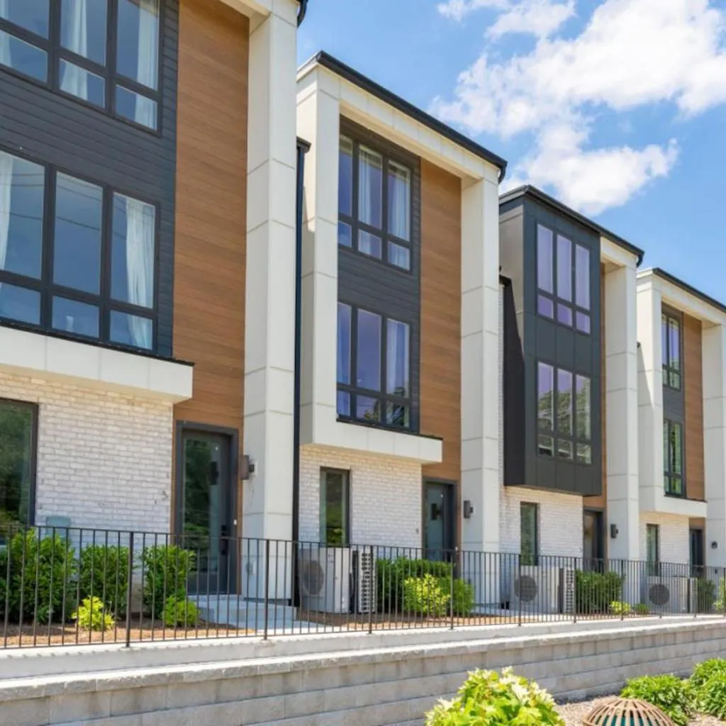 Photograph of 6 Bedroom Quiet Townhome! 6min to Airport & 15min to Downtown!