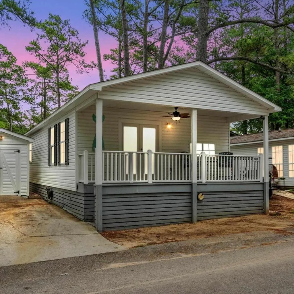 Photograph of 1498 Ocean Lakes Pet Friendly Golf Cart