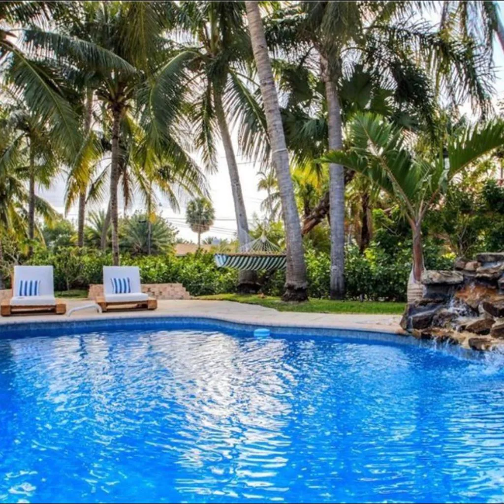 Photograph of SWAYING PALM BEACH HOUSE Walk to Beach , Marina, Port, las Olas