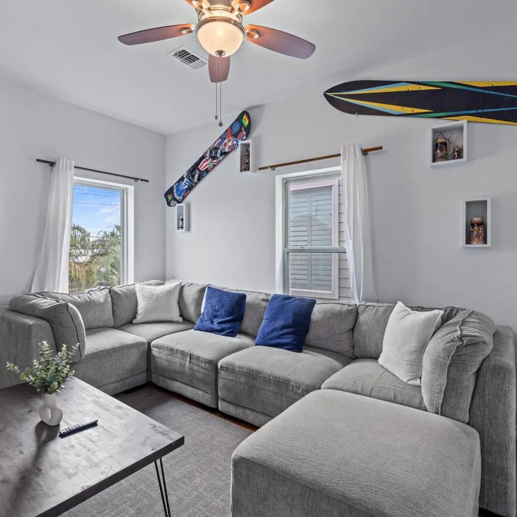 Photograph of Near Downtown Heights Apt Yard Terrace WiFi Desk