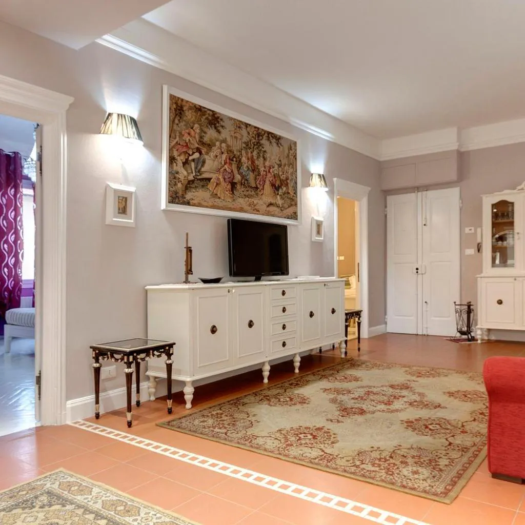 Photograph of Florence Apartments Home Feeling