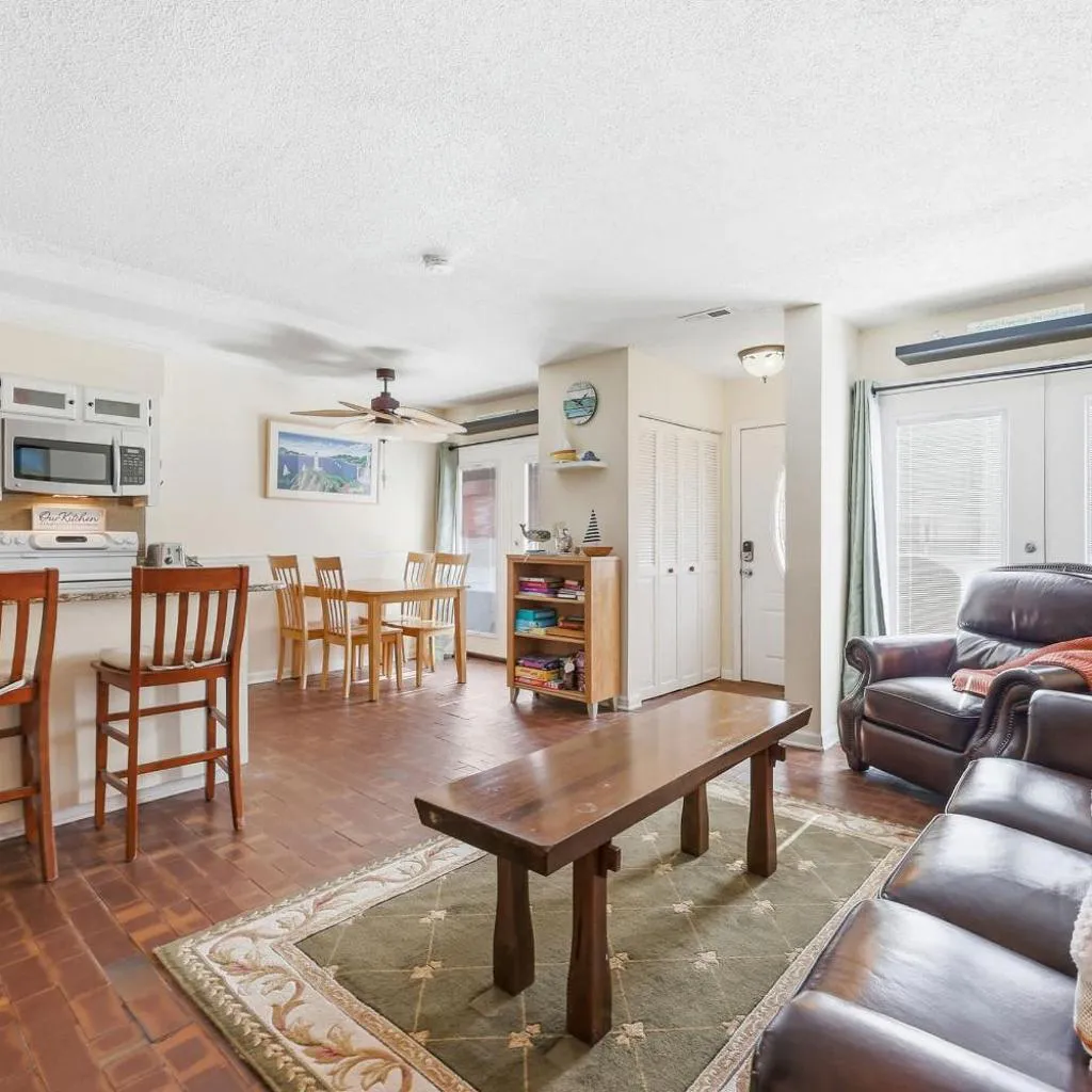 Photograph of Maggie's Midtown Pet Friendly Condo Walk to Beach