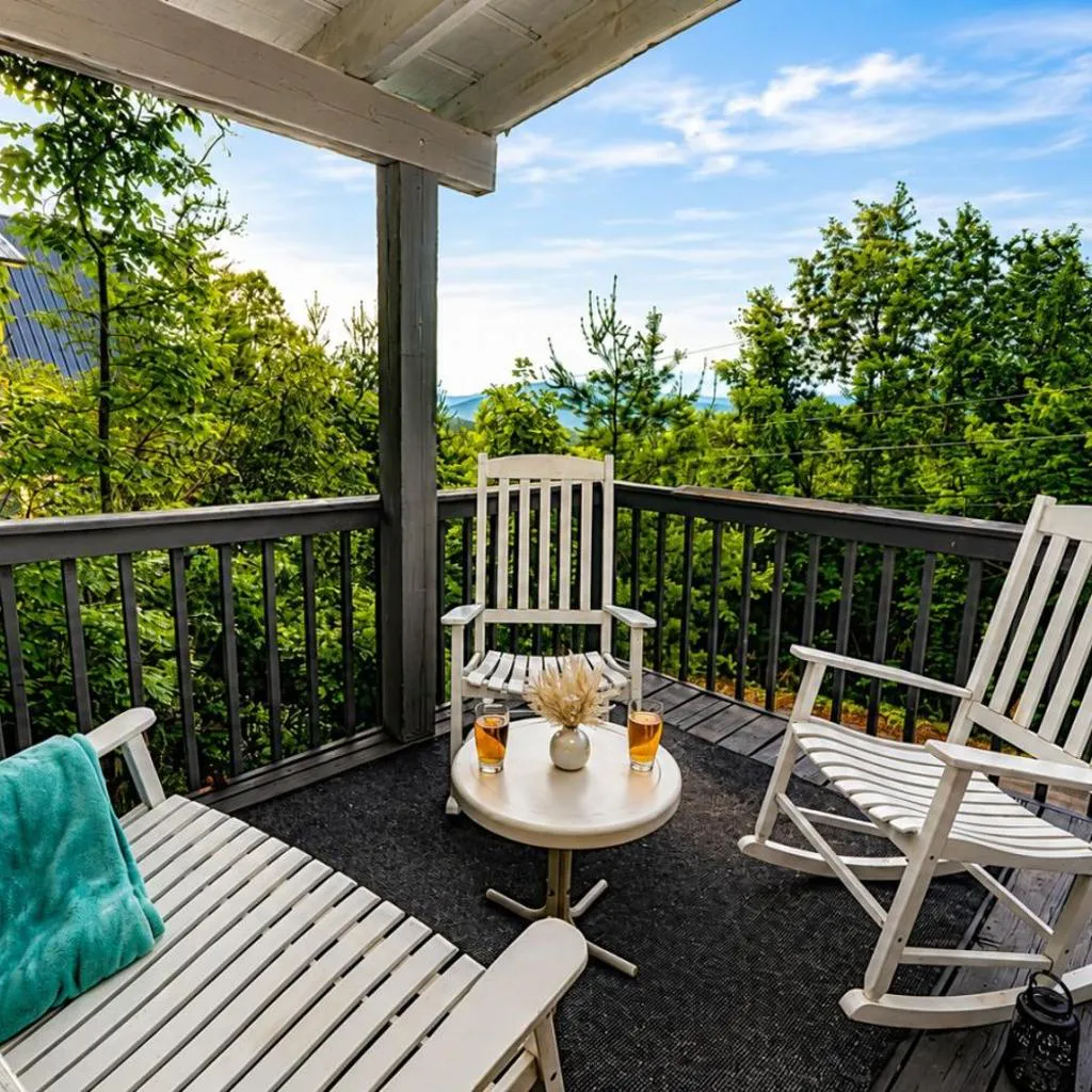 Photograph of Lil Fantasy Hideaway- Hot Tub - Mtn Views - Pets