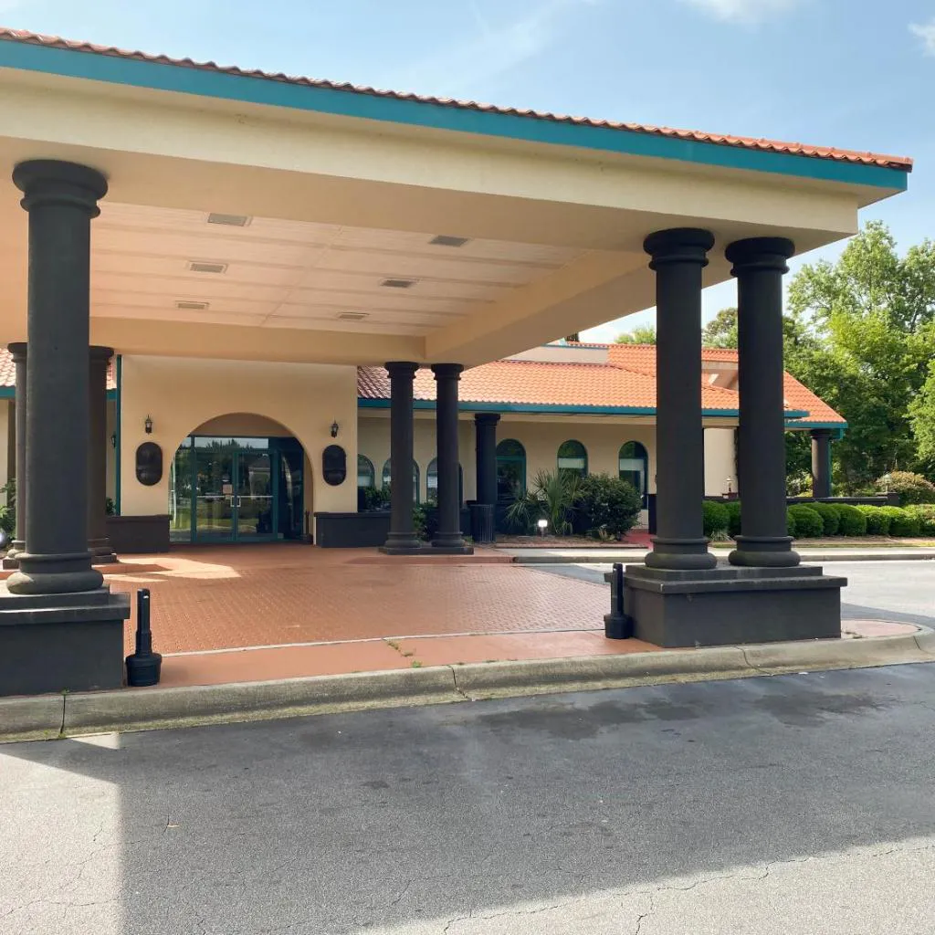 Photograph of Motel 6 Savannah GA Gateway & I95