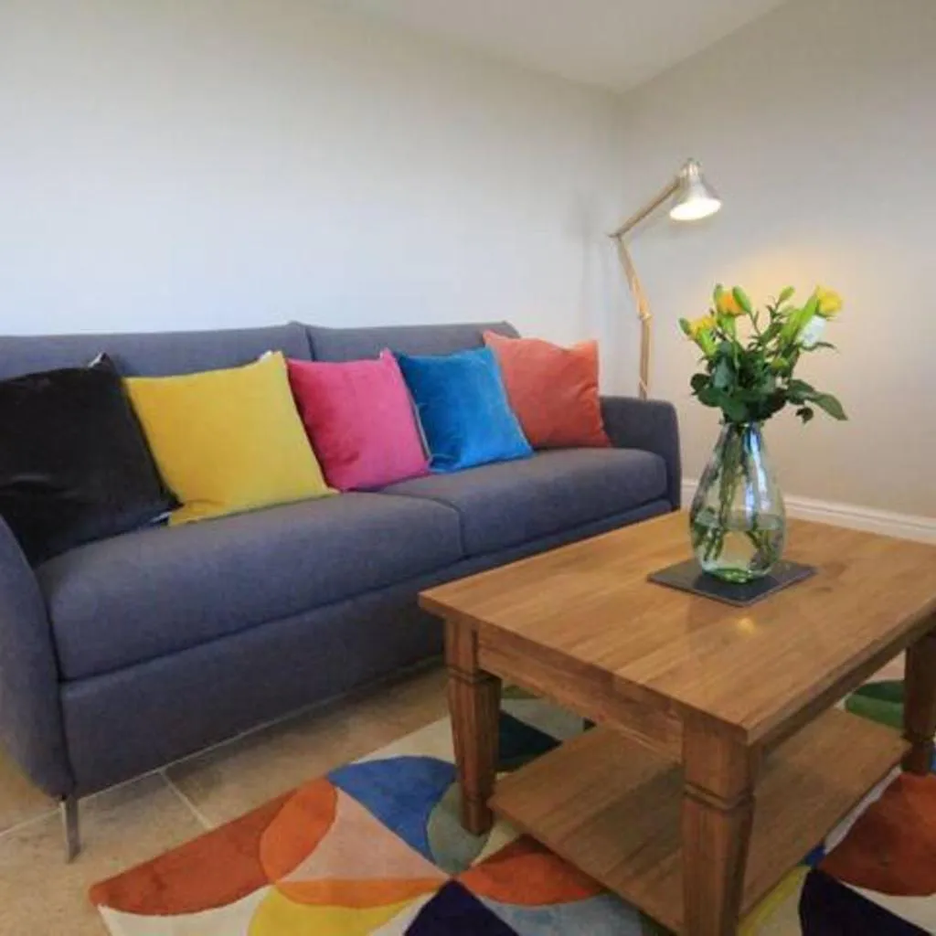 Photograph of Stunning location close to city centre - Pass the Keys