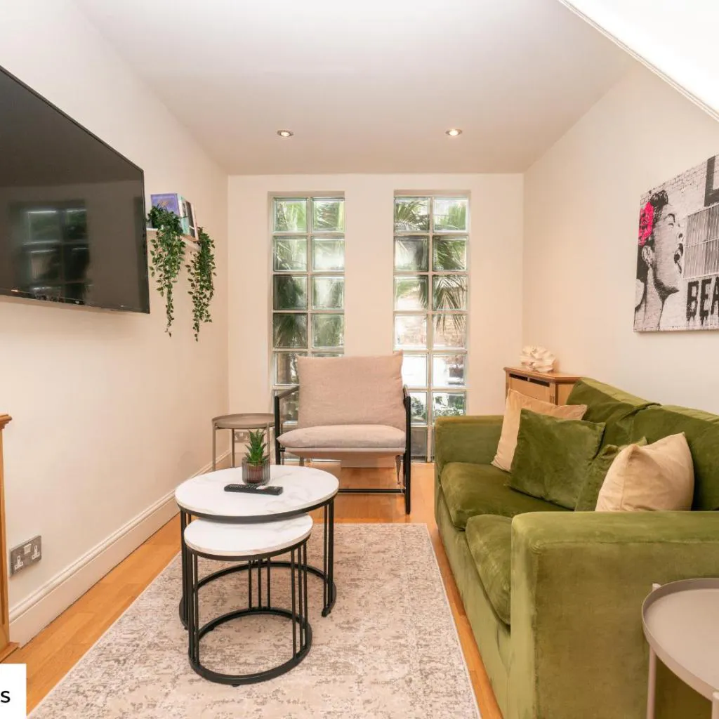 Photograph of Stylish Fulham home, walk to Chelsea & tube
