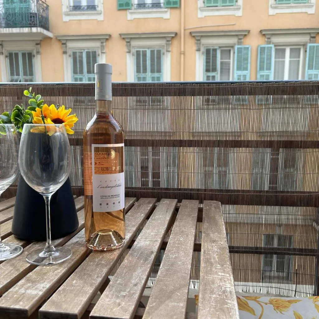Photograph of Bright Studio with Private Balcony in Nice Port