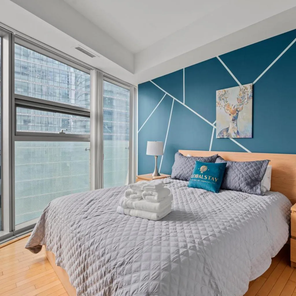 Photograph of 2 Bedroom Condo CN Tower & Lake View Balcony
