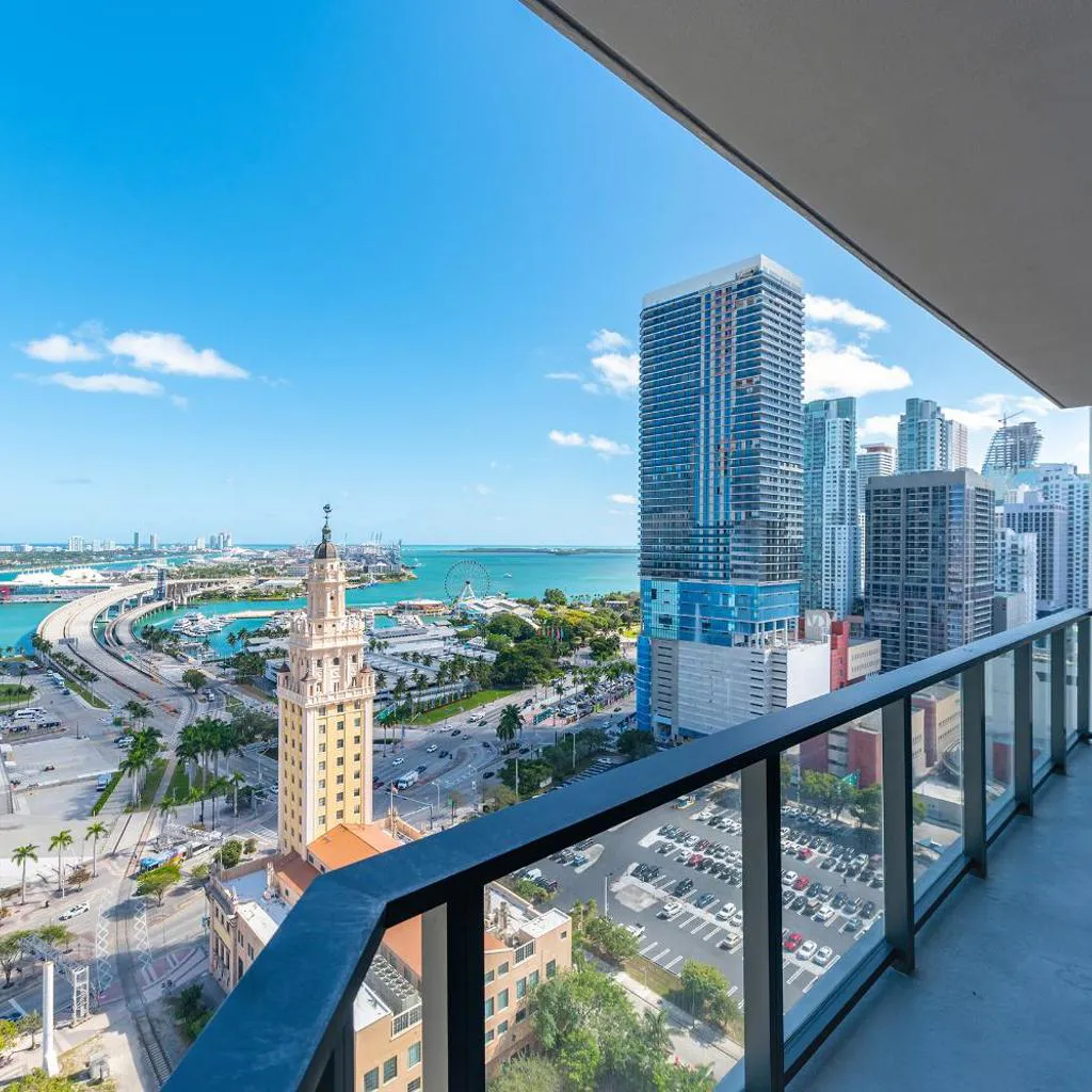 Photograph of Global Luxury Suites Miami Worldcenter