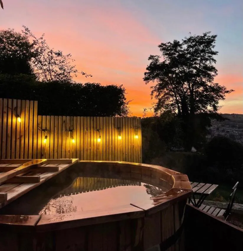 Photograph of Secluded lodge with spectacular views and hot tub!